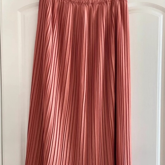 Elegant Tan Pleated Skirt - Picture 7 of 8